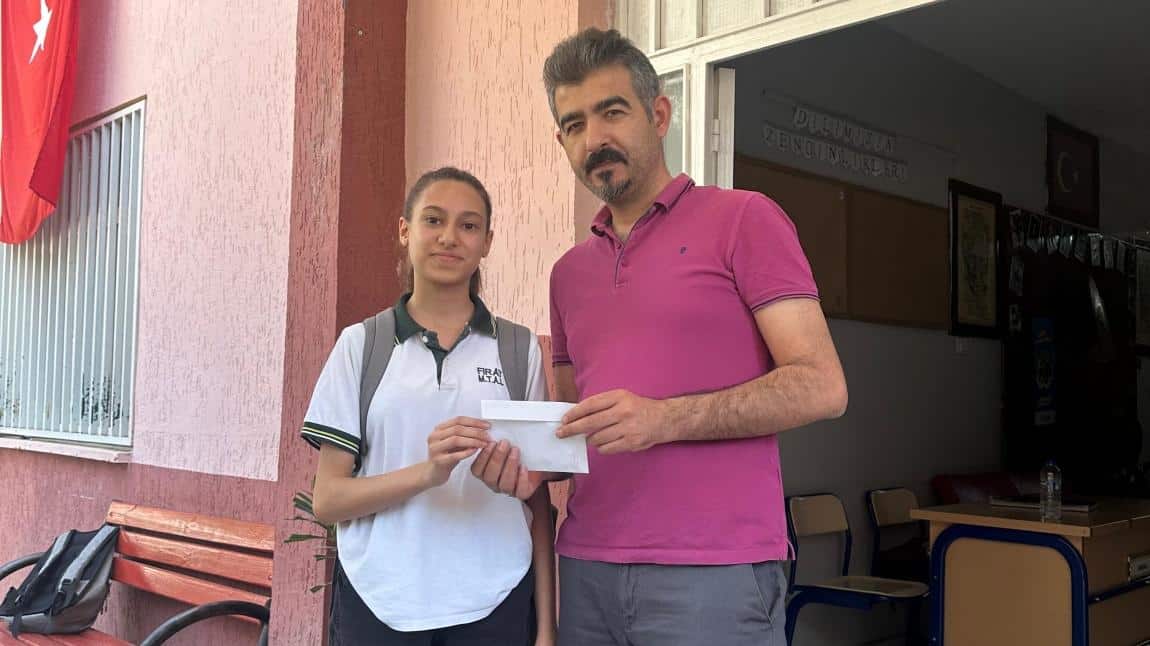 Ayın Öğrencisi Şahide Tatlı